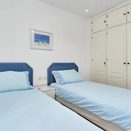 Superb דירה נרחה